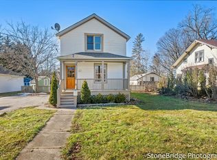 817 Clay St, Woodstock, IL 60098