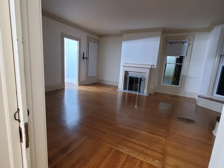 114 W Lexington Ave — Photo 41