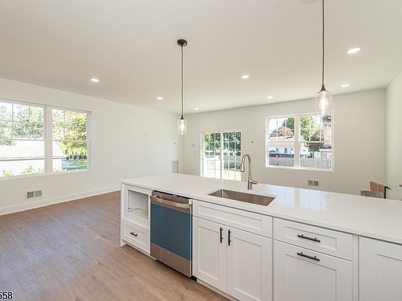 5th image of 8 Halsey St #8
