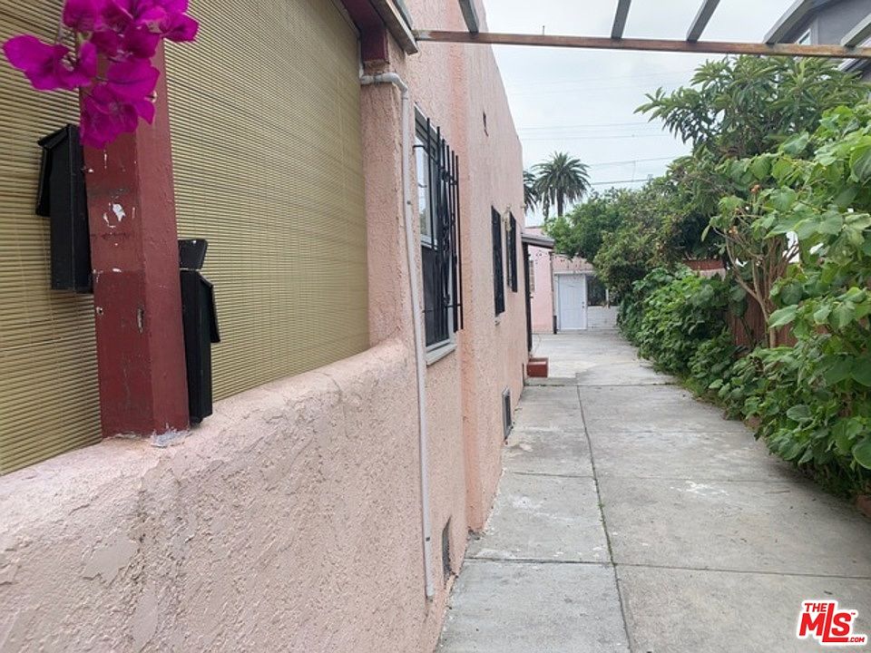 2nd image of 2323 1/2 NW Redondo Blvd