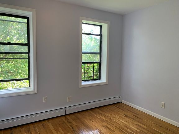 4th image of 366 Willis Ave APT 2