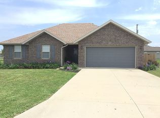 923 Green Dr, Mount Vernon, MO 65712