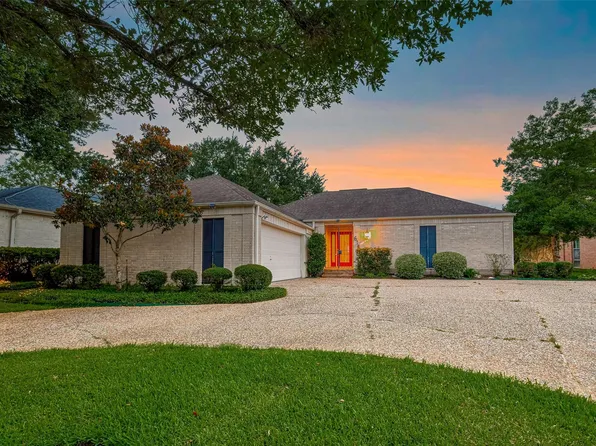 618 Longview Dr, Sugar Land, TX 77478