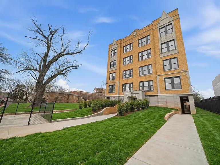 112-114 N Walnut St #2F — Photo 1