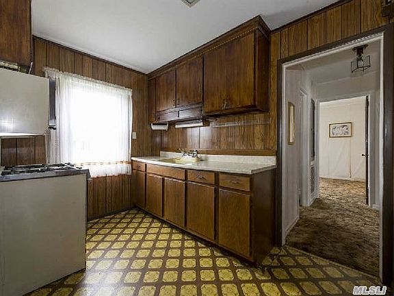 3rd image of 178 Greengrove Ave