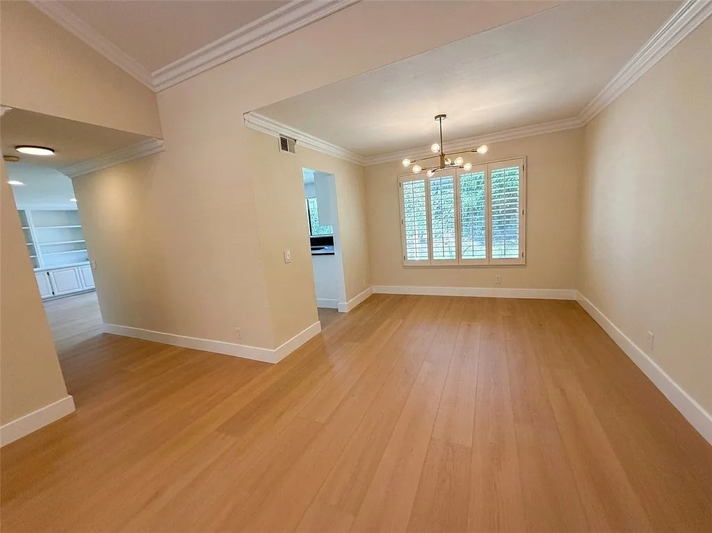 3 bed, 2.5 bath, 1623 sqft, $5,000 — Photo 2
