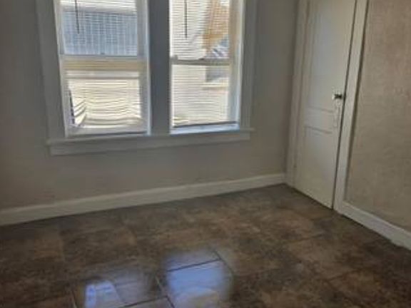 4th image of 2827 Savannah Ave #A