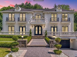 157 Lawrence Dr, Paramus, NJ 07652