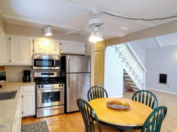 85 Cedarwood Ter, Hamlin, PA 18427