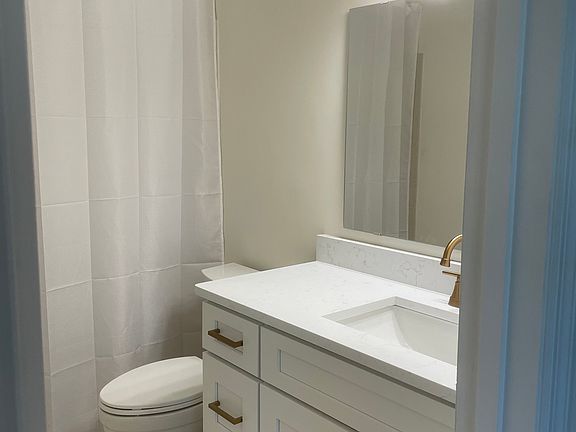 4th image of 806 Marsh Cove Pl