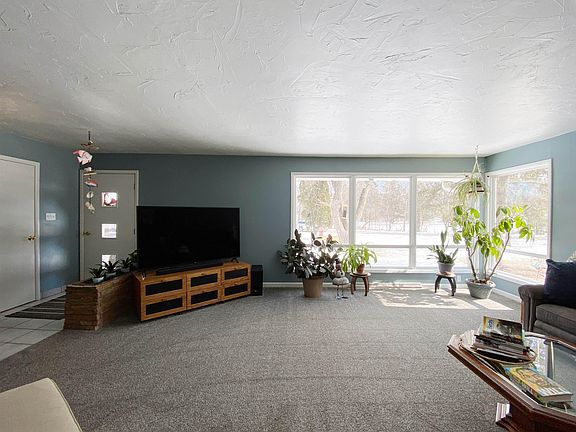 5th image of 135 Horseshoe Ln
