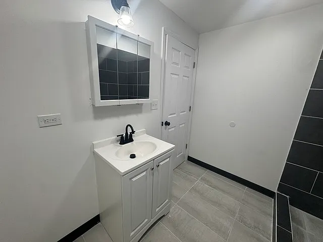 1 bed, 850 sqft, $1,200 — Photo 4
