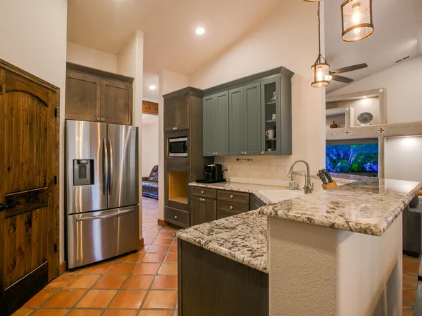 25 Jack Rabbit Run, Tijeras, NM 87059