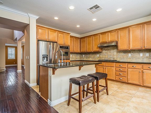 5th image of 14585 Excelsior Ave