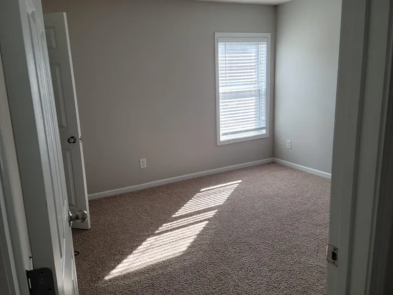 6075 Bentley Way — Photo 4