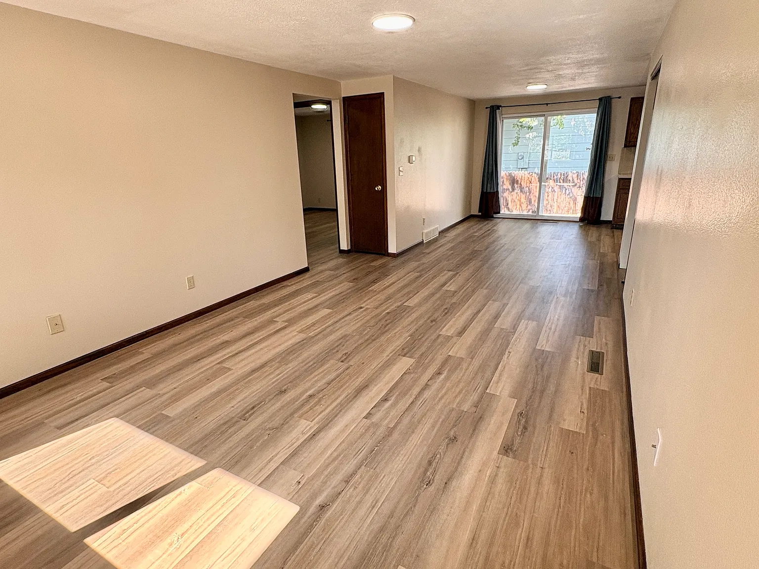 2 bed, 920 sqft, $1,600 — Photo 2