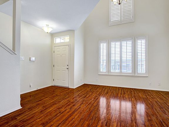 4th image of 2619 Crown Arbor Dr