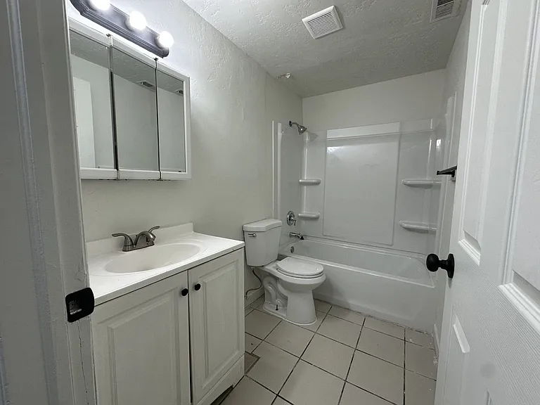 1801 W Parkway Blvd — Photo 10
