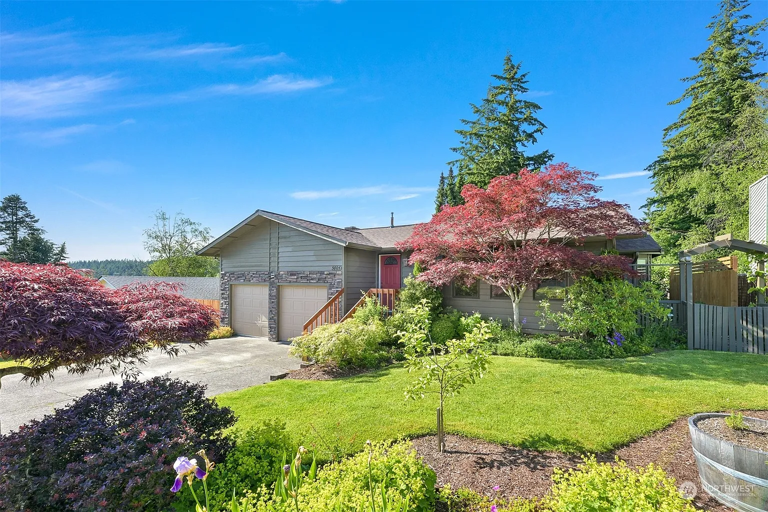 3805 Bennett Avenue photo 1