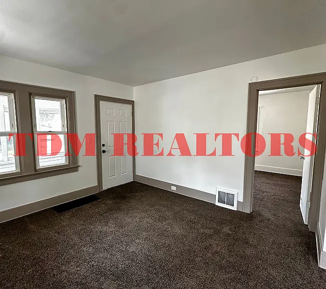2534 Tiffin St — Photo 4