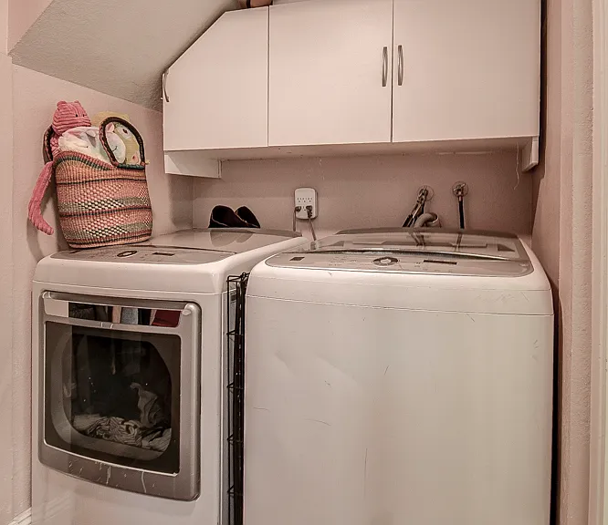 laundry room (1st floor)