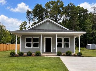 733 Meadowgreen Village Dr, Eden, NC 27288