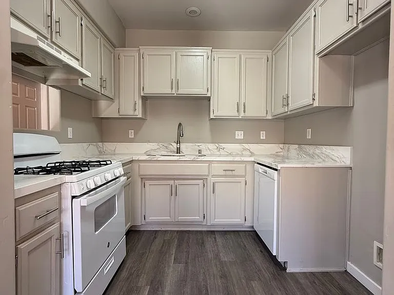 Yellow Meadow Ct 548 — Photo 13
