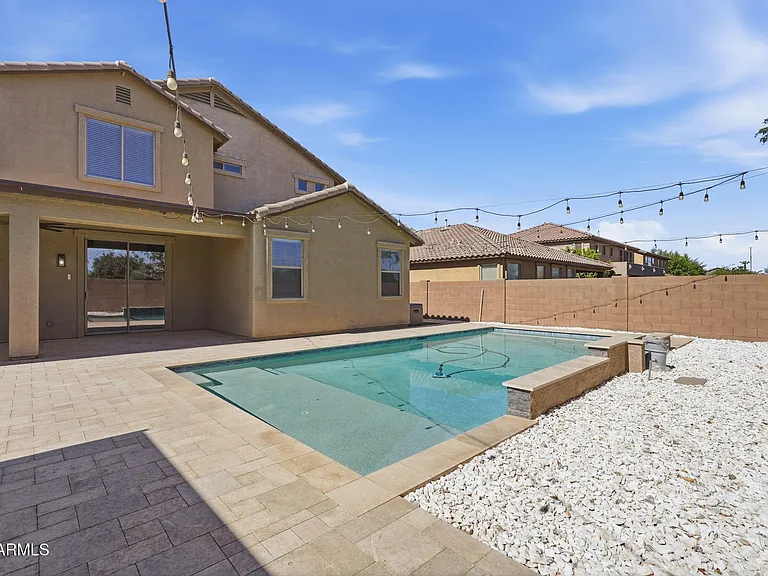 11402 W Alvarado Rd — Photo 2