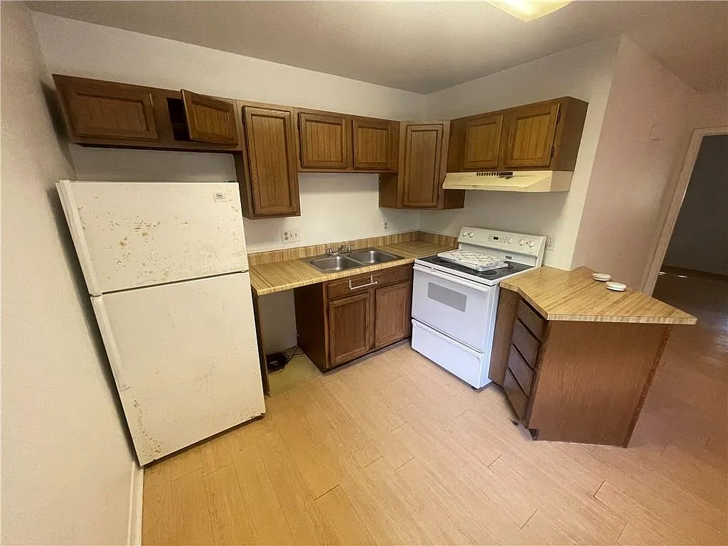 1 bed, 1.0 bath, 2012 sqft, $775 — Photo 4