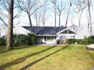 39 Cow Ln, Great Neck, NY 11024