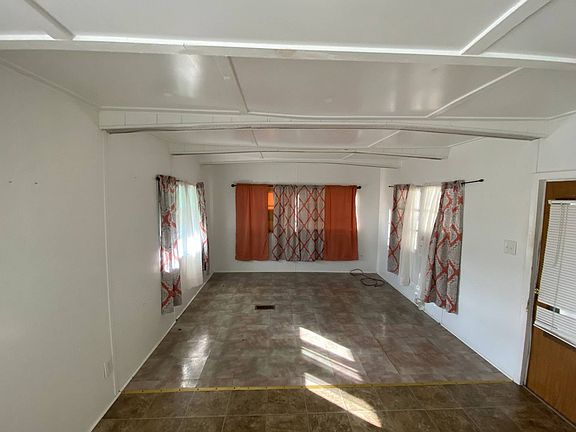 5th image of 94 Gardenia Ave