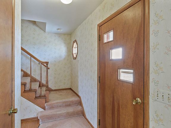 4th image of 209 Western Ave