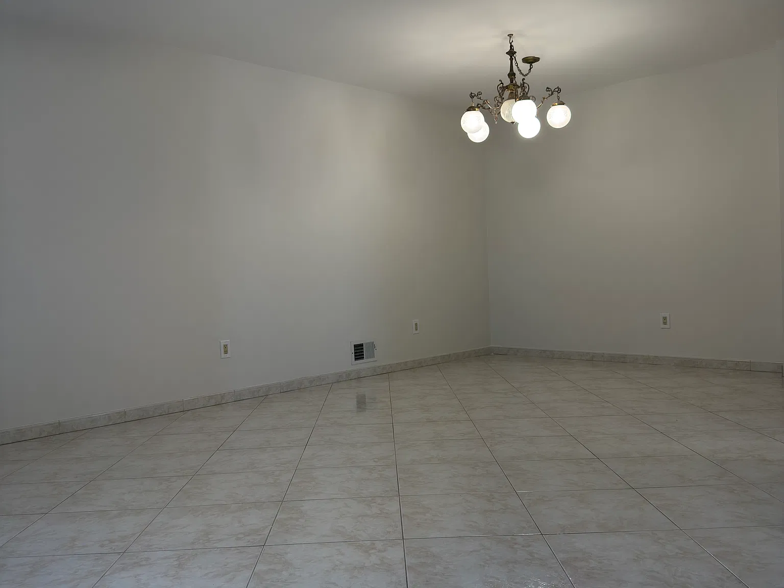 3 bed, 2.5 bath, 2100 sqft, $3,800 — Photo 3