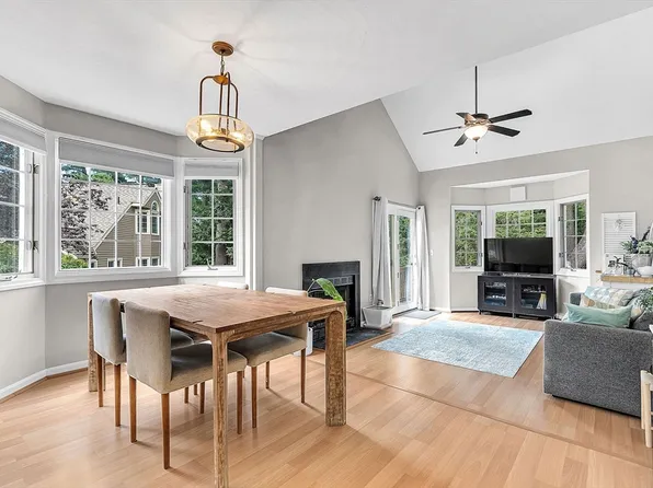 5 Weybridge Ln Unit 5, Hopkinton, MA 01748