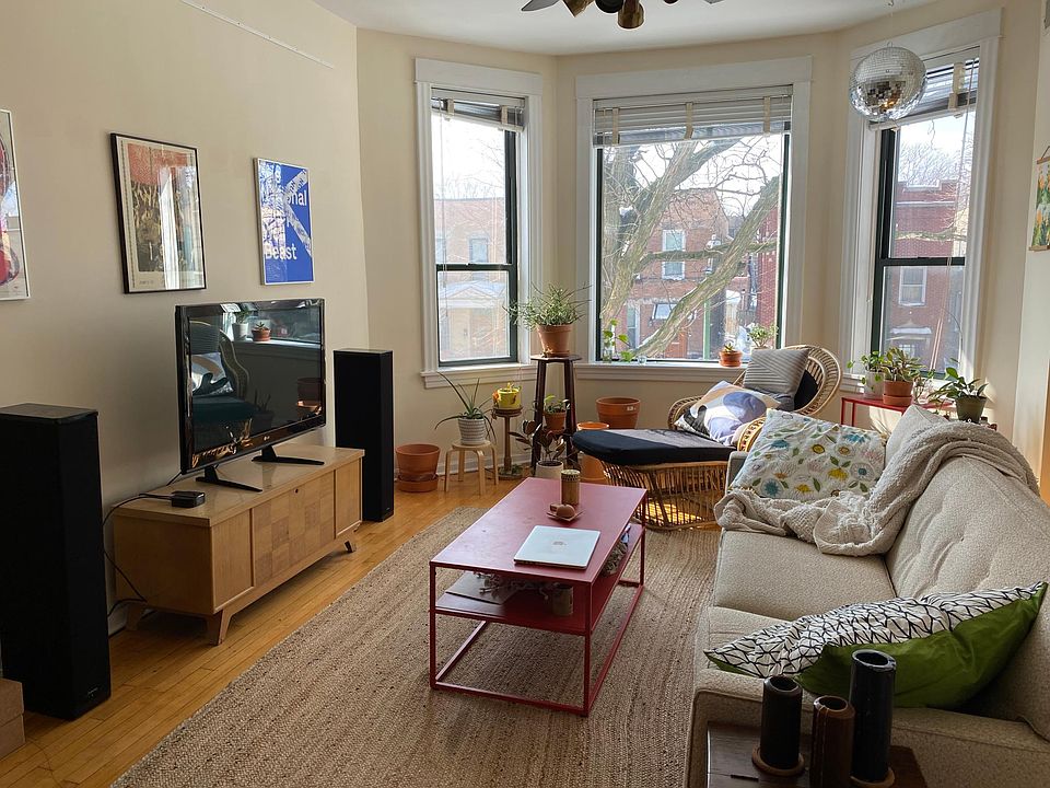 1st image of 2629 N Francisco Ave #2
