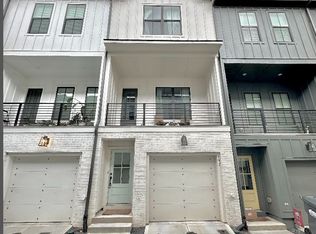 192 Chestnut Cir, Atlanta, GA 30342