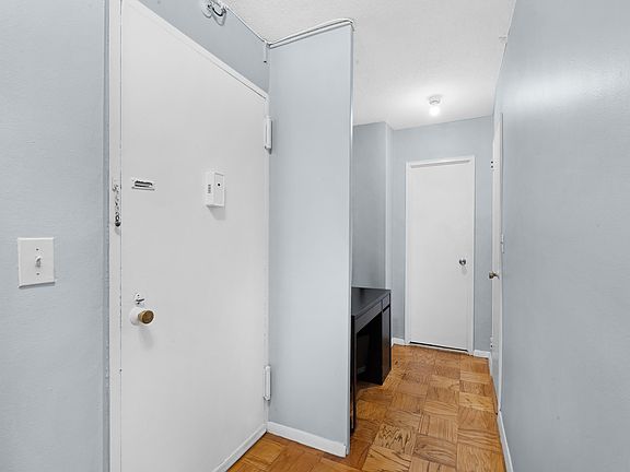 4th image of 201 Saint Pauls Ave APT 17P