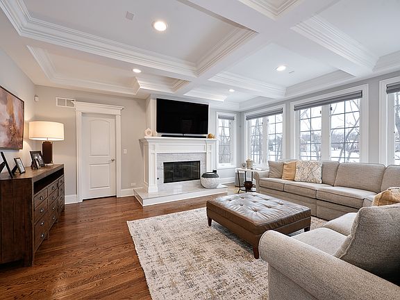 4th image of 1481 W Winnetka St