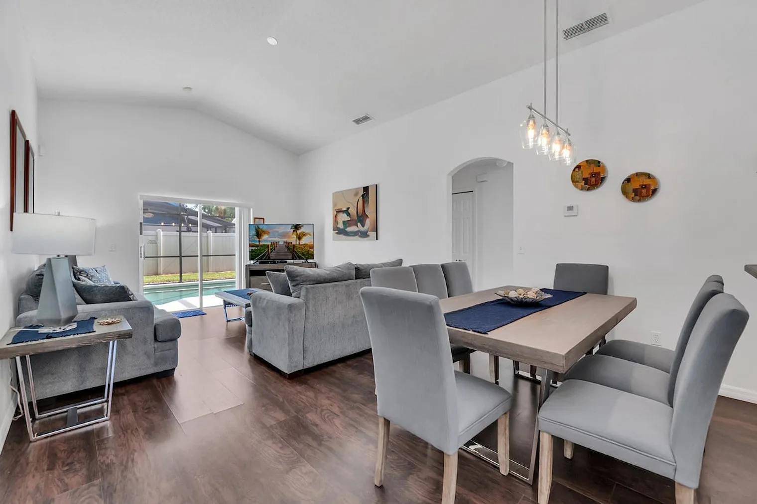 3 bed, 2.0 bath, 1237 sqft, $4,728 — Photo 1