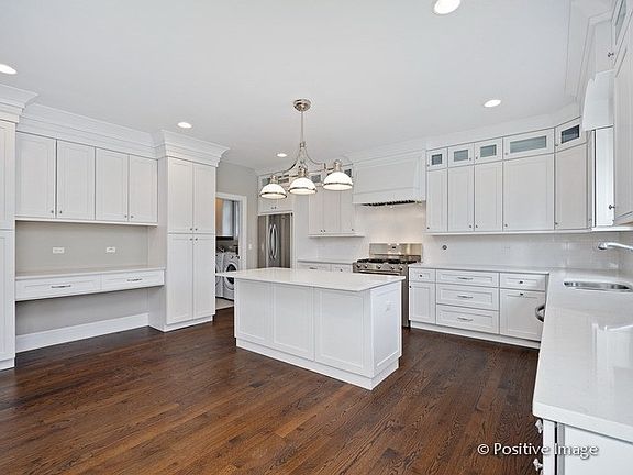 5th image of 819 N Fernandez Ave