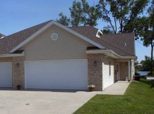 904 Waters Edge Ct, Marshall, WI 53559