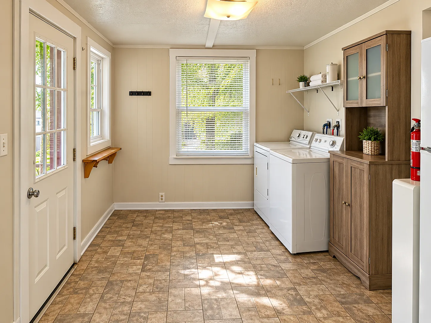 3 bed, $1,985 — Photo 4