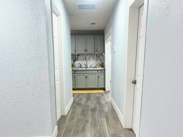 1040 Randall St — Photo 21