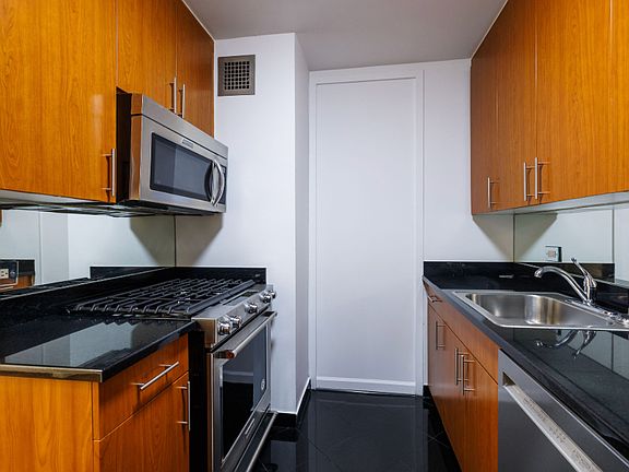 4th image of 265 E 66th St APT 22E