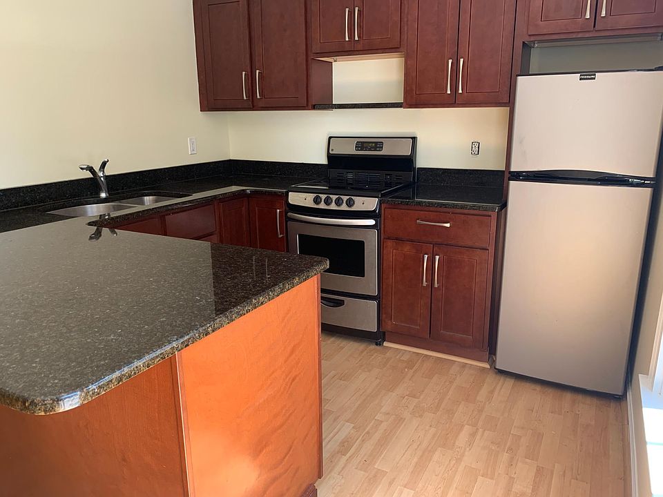2nd image of 8 Fair St #B7