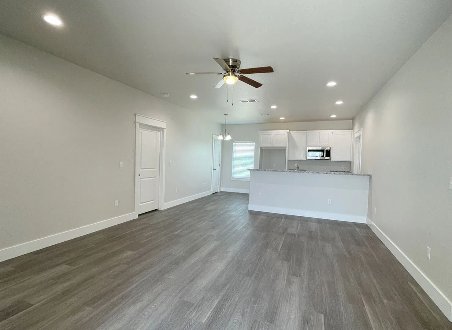 Stunning 3bd 2 ba house in brand new community — Photo 2