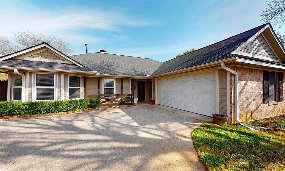 1st image of 689 Savanna Dr