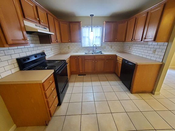 3rd image of 667 Walnut Tree Dr #1