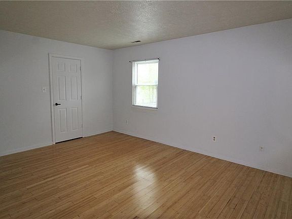 5th image of 3121 River Birch Dr