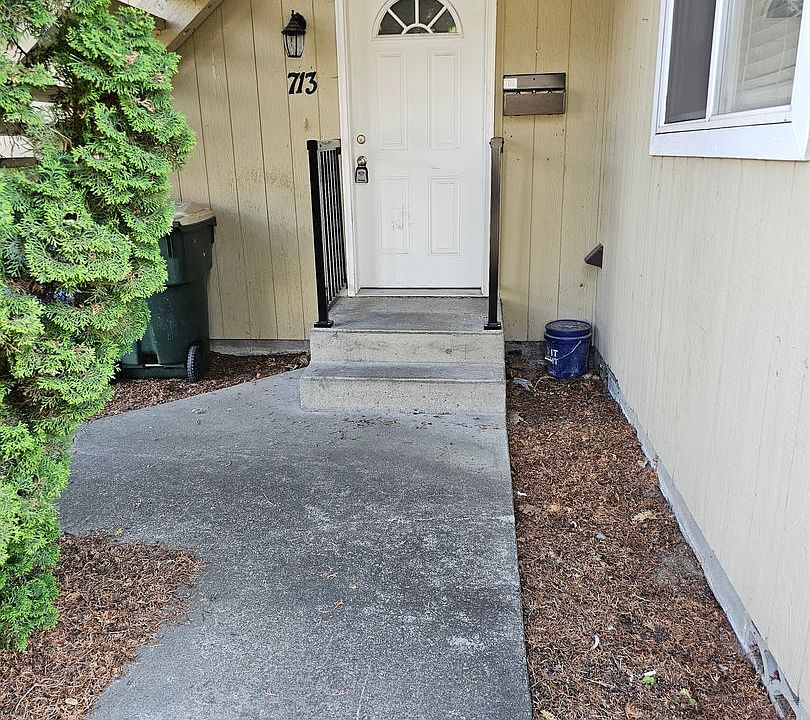 1st image of 713-715 S Gold St #717